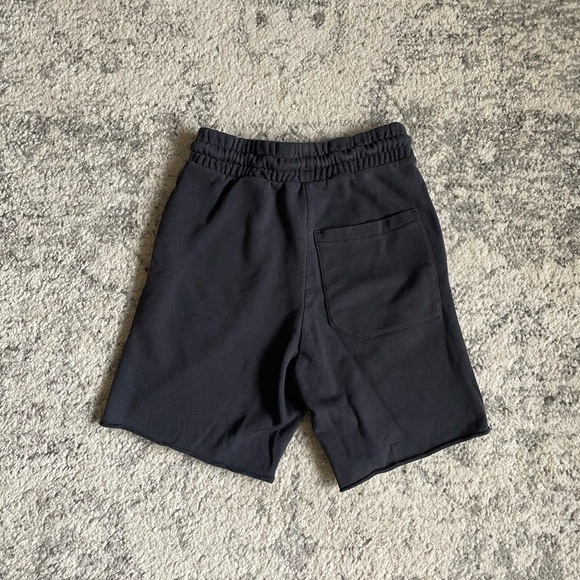 H&M Raw Edge Shorts in black - Picture 2 of 6